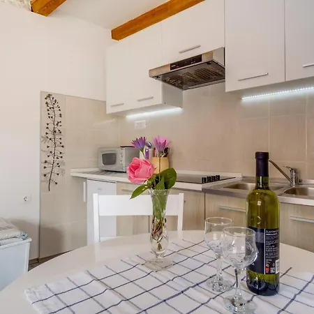 Apartament Kastel *